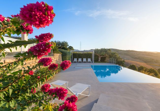 Villa in Buseto Palizzolo - Splendid country villa with pool Villa in Buseto Palizzolo - Splendid country villa with pool