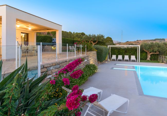 Villa in Buseto Palizzolo - Splendid country villa with pool Villa in Buseto Palizzolo - Splendid country villa with pool