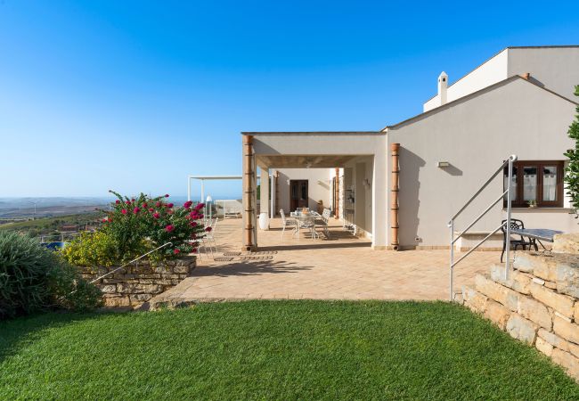 Villa in Buseto Palizzolo - Splendid country villa with pool Villa in Buseto Palizzolo - Splendid country villa with pool