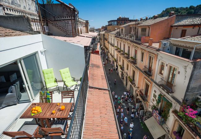 Apartment in Taormina - Splendid apartment with terrace overlooking Corso Umberto, Taormina, Sycily Apartment in Taormina - Splendid apartment with terrace overlooking Corso Umberto, Taormina, Sycily