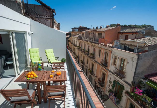 Apartment in Taormina - Splendid apartment with terrace overlooking Corso Umberto, Taormina, Sycily Apartment in Taormina - Splendid apartment with terrace overlooking Corso Umberto, Taormina, Sycily