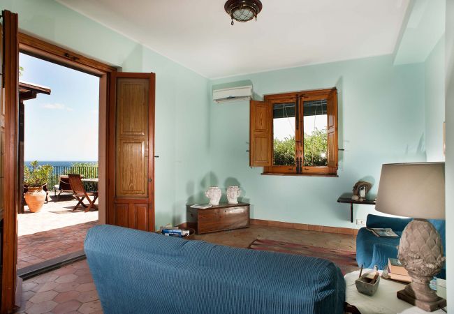 Apartment in Torre Archirafi - Holiday apartment with sea access on the Ionian Coast, Sicily Apartment in Torre Archirafi - Holiday apartment with sea access on the Ionian Coast, Sicily