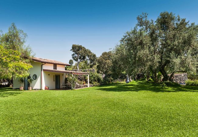 Apartment in Stazzo - House with terrace and direct access to the sea. Shared pool.  Apartment in Stazzo - House with terrace and direct access to the sea. Shared pool.