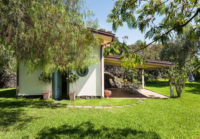 Apartment in Stazzo - House with terrace and direct access to the sea. Shared pool.  Apartment in Stazzo - House with terrace and direct access to the sea. Shared pool.