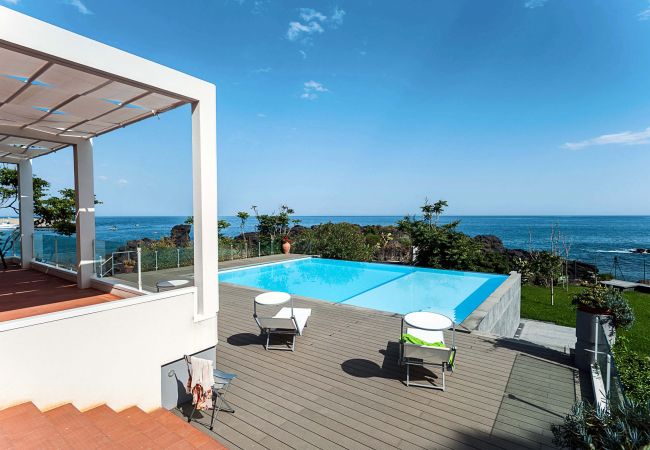 Apartment in Stazzo - House with terrace and direct access to the sea. Shared pool.  Apartment in Stazzo - House with terrace and direct access to the sea. Shared pool.