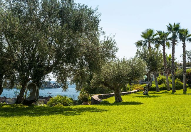 Apartment in Stazzo - House with terrace and direct access to the sea. Shared pool.  Apartment in Stazzo - House with terrace and direct access to the sea. Shared pool.