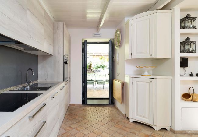 Apartment in Stazzo - House with terrace and direct access to the sea. Shared pool.  Apartment in Stazzo - House with terrace and direct access to the sea. Shared pool.