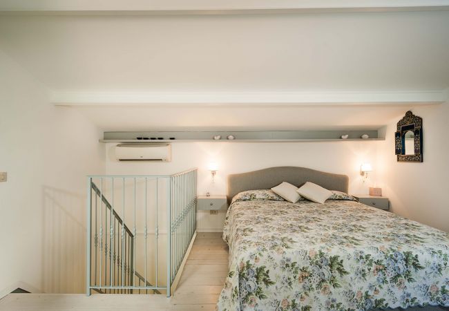 Apartment in Stazzo - House with terrace and direct access to the sea. Shared pool.  Apartment in Stazzo - House with terrace and direct access to the sea. Shared pool.