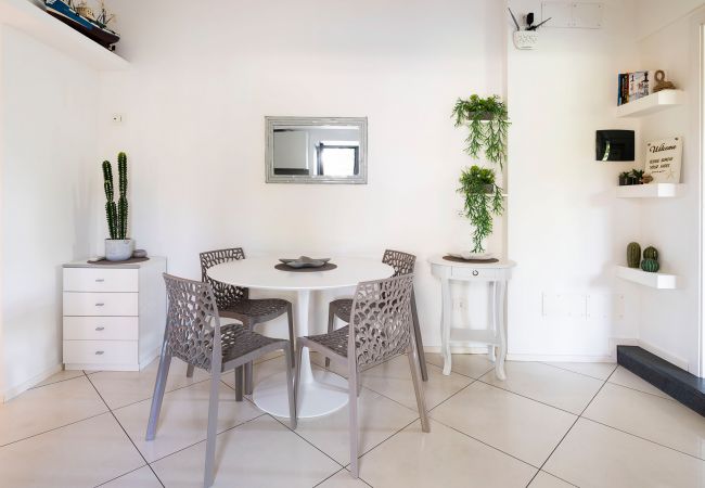 Apartment in Stazzo - Apartment with terrace and direct access to the sea. Shared pool. Conchiglia Apartment in Stazzo - Apartment with terrace and direct access to the sea. Shared pool. Conchiglia