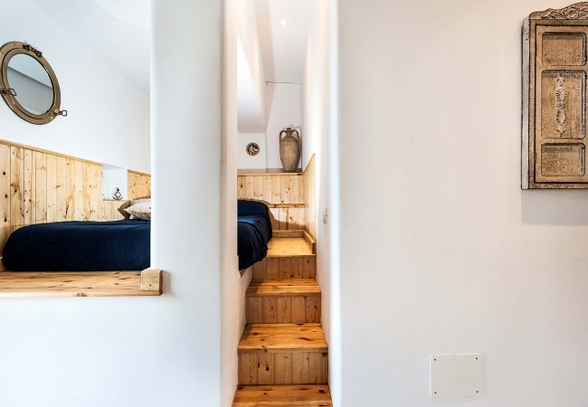 Apartment in Stazzo - Apartment with terrace and direct access to the sea. Shared pool. Conchiglia Apartment in Stazzo - Apartment with terrace and direct access to the sea. Shared pool. Conchiglia