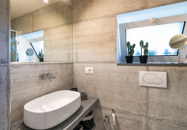 Apartment in Stazzo - Apartment with terrace and direct access to the sea. Shared pool. Conchiglia Apartment in Stazzo - Apartment with terrace and direct access to the sea. Shared pool. Conchiglia