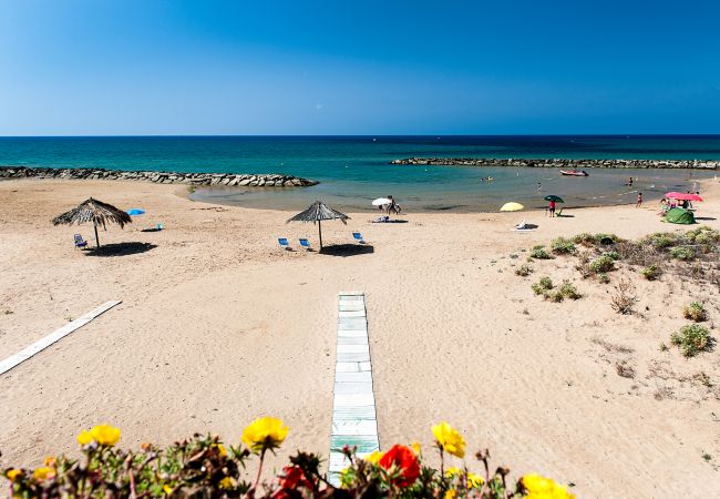  in Scicli - Apartment with terrace and direct access to a sandy beach, Donnalucata, Scicli, Sicily - Timone