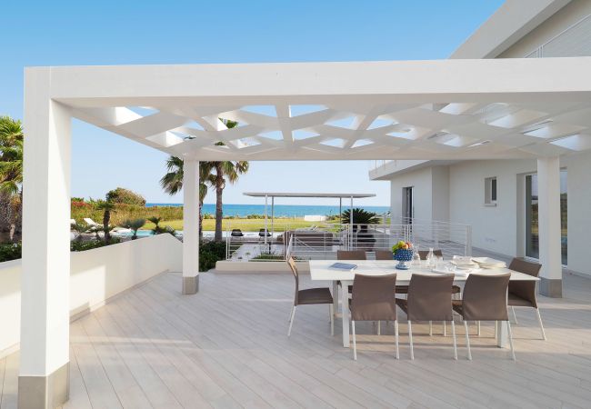Villa in Marina di Modica - Sea front villa with pool and wellness area in Marina di Modica, Sicily Villa in Marina di Modica - Sea front villa with pool and wellness area in Marina di Modica, Sicily