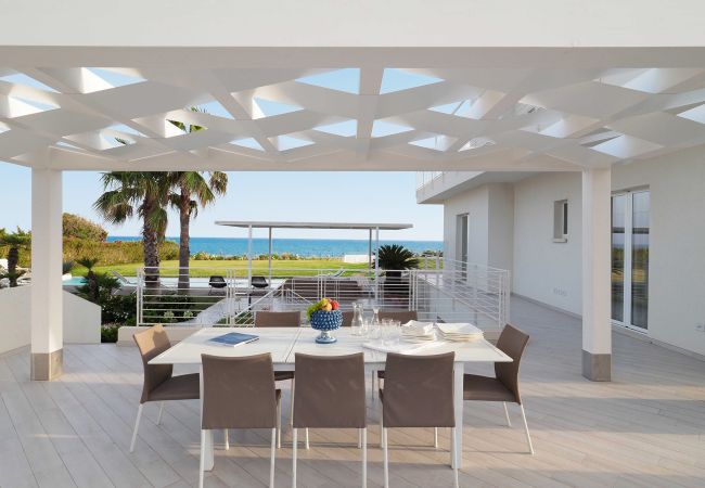 Villa in Marina di Modica - Sea front villa with pool and wellness area in Marina di Modica, Sicily Villa in Marina di Modica - Sea front villa with pool and wellness area in Marina di Modica, Sicily