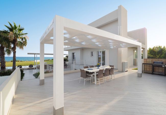 Villa in Marina di Modica - Sea front villa with pool and wellness area in Marina di Modica, Sicily Villa in Marina di Modica - Sea front villa with pool and wellness area in Marina di Modica, Sicily