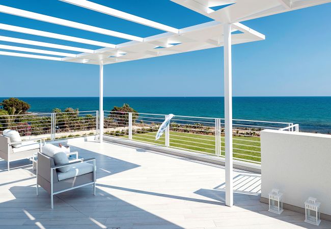 Villa in Marina di Modica - Sea front villa with pool and wellness area in Marina di Modica, Sicily Villa in Marina di Modica - Sea front villa with pool and wellness area in Marina di Modica, Sicily