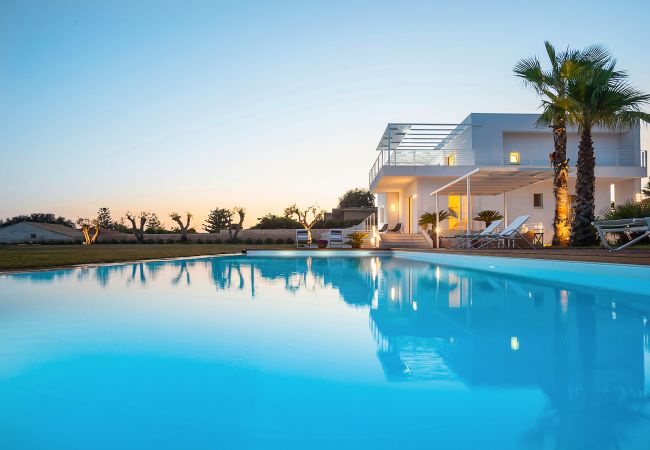 Villa in Marina di Modica - Sea front villa with pool and wellness area in Marina di Modica, Sicily Villa in Marina di Modica - Sea front villa with pool and wellness area in Marina di Modica, Sicily