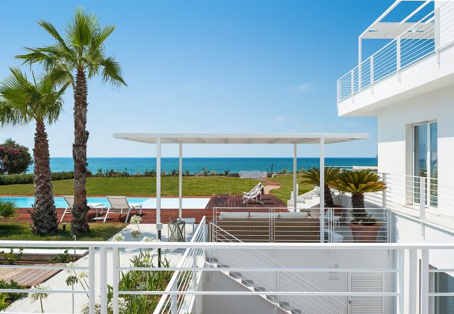 Villa in Marina di Modica - Sea front villa with pool and wellness area in Marina di Modica, Sicily Villa in Marina di Modica - Sea front villa with pool and wellness area in Marina di Modica, Sicily