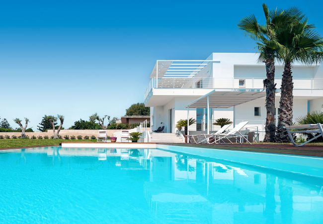 Villa in Marina di Modica - Sea front villa with pool and wellness area in Marina di Modica, Sicily Villa in Marina di Modica - Sea front villa with pool and wellness area in Marina di Modica, Sicily