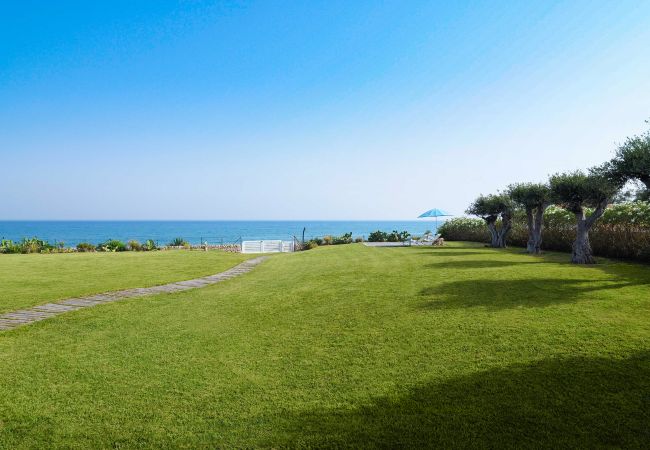 Villa in Marina di Modica - Sea front villa with pool and wellness area in Marina di Modica, Sicily Villa in Marina di Modica - Sea front villa with pool and wellness area in Marina di Modica, Sicily