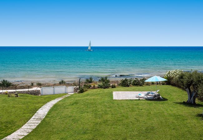 Villa in Marina di Modica - Sea front villa with pool and wellness area in Marina di Modica, Sicily Villa in Marina di Modica - Sea front villa with pool and wellness area in Marina di Modica, Sicily