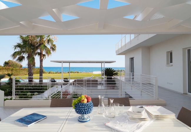 Villa in Marina di Modica - Sea front villa with pool and wellness area in Marina di Modica, Sicily Villa in Marina di Modica - Sea front villa with pool and wellness area in Marina di Modica, Sicily