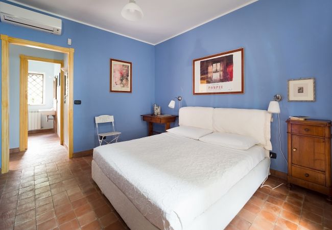 Villa in Milo - Villa with pool and sea views near Etna, Sicily Villa in Milo - Villa with pool and sea views near Etna, Sicily