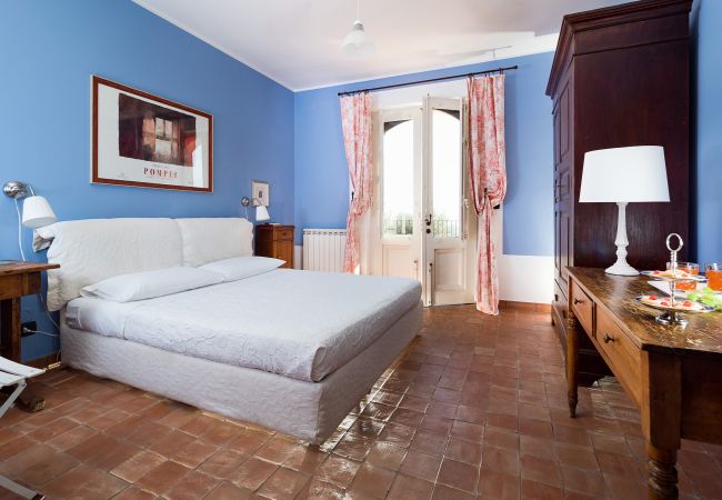 Villa in Milo - Villa with pool and sea views near Etna, Sicily Villa in Milo - Villa with pool and sea views near Etna, Sicily