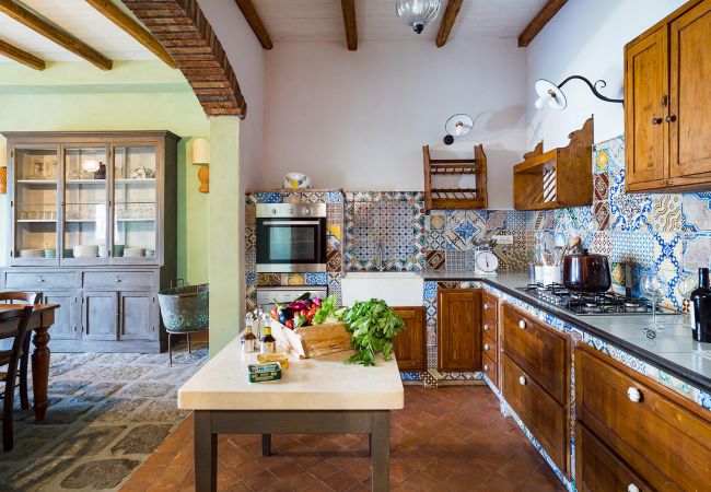 Villa in Milo - Villa with pool and sea views near Etna, Sicily Villa in Milo - Villa with pool and sea views near Etna, Sicily