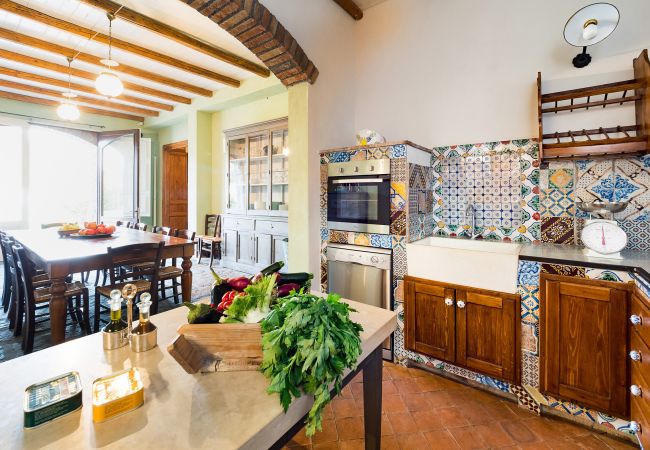 Villa in Milo - Villa with pool and sea views near Etna, Sicily Villa in Milo - Villa with pool and sea views near Etna, Sicily