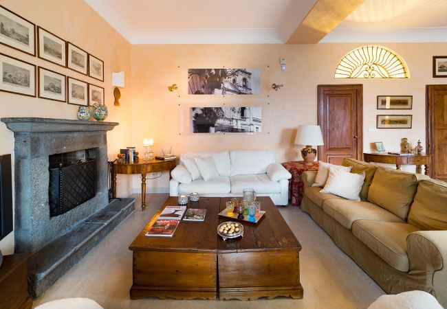 Villa in Milo - Villa with pool and sea views near Etna, Sicily Villa in Milo - Villa with pool and sea views near Etna, Sicily