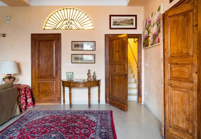 Villa in Milo - Villa with pool and sea views near Etna, Sicily Villa in Milo - Villa with pool and sea views near Etna, Sicily