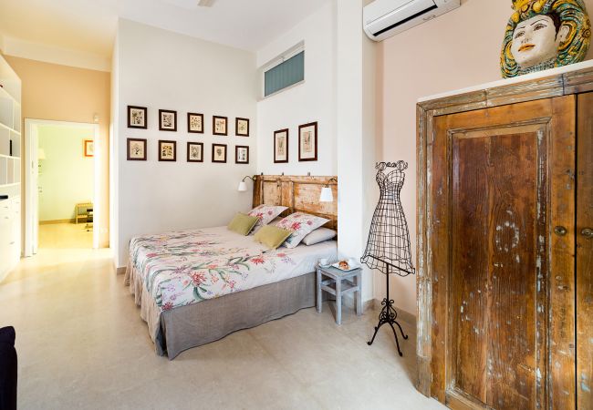 Villa in Milo - Villa with pool and sea views near Etna, Sicily Villa in Milo - Villa with pool and sea views near Etna, Sicily