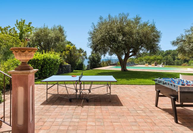 Villa in Milo - Villa with pool and sea views near Etna, Sicily Villa in Milo - Villa with pool and sea views near Etna, Sicily