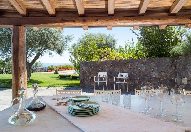 Villa in Milo - Villa with pool and sea views near Etna, Sicily Villa in Milo - Villa with pool and sea views near Etna, Sicily