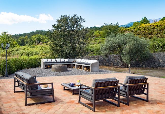 Villa in Milo - Villa with pool and sea views near Etna, Sicily Villa in Milo - Villa with pool and sea views near Etna, Sicily