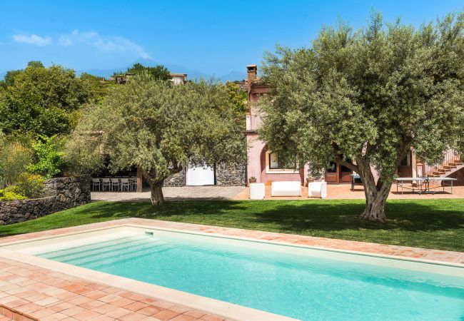 Villa in Milo - Villa with pool and sea views near Etna, Sicily Villa in Milo - Villa with pool and sea views near Etna, Sicily