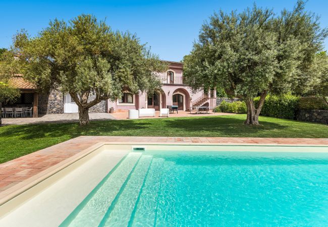 Villa in Milo - Villa with pool and sea views near Etna, Sicily Villa in Milo - Villa with pool and sea views near Etna, Sicily