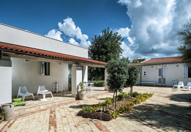 Villa in Mazara del Vallo - Villa just a few steps away from the sea of Mazara del Vallo, Sicily Villa in Mazara del Vallo - Villa just a few steps away from the sea of Mazara del Vallo, Sicily