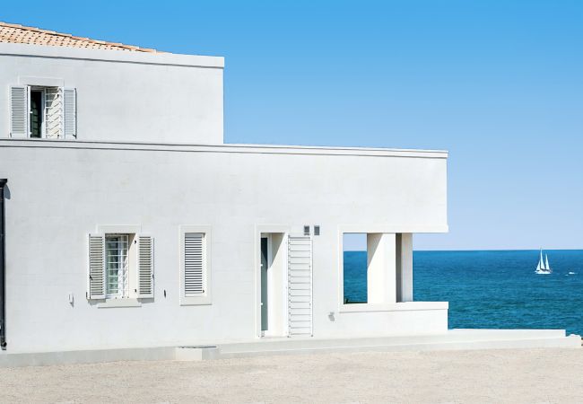 Villa in Portopalo di Capo Passero - Beach front villa, private pool, Portopalo, Sicily Villa in Portopalo di Capo Passero - Beach front villa, private pool, Portopalo, Sicily