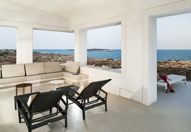 Villa in Portopalo di Capo Passero - Beach front villa, private pool, Portopalo, Sicily Villa in Portopalo di Capo Passero - Beach front villa, private pool, Portopalo, Sicily
