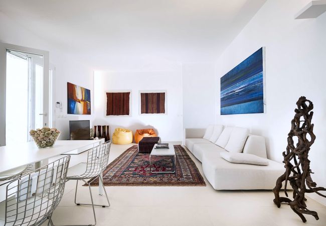 Villa in Portopalo di Capo Passero - Beach front villa, private pool, Portopalo, Sicily Villa in Portopalo di Capo Passero - Beach front villa, private pool, Portopalo, Sicily