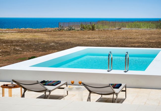 Villa in Portopalo di Capo Passero - Beach front villa, private pool, Portopalo, Sicily Villa in Portopalo di Capo Passero - Beach front villa, private pool, Portopalo, Sicily