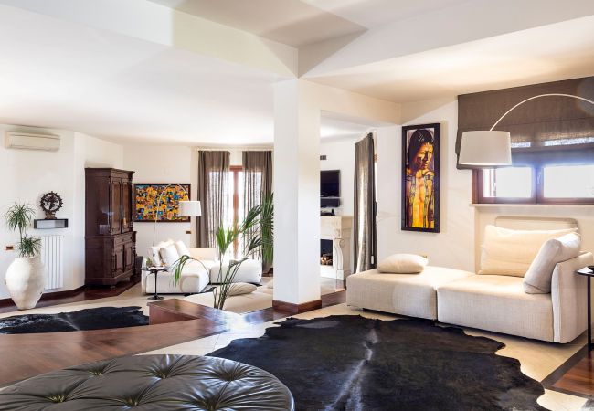 Villa in Siracusa - Villa with private pool in Syracuse, Sicily Villa in Siracusa - Villa with private pool in Syracuse, Sicily