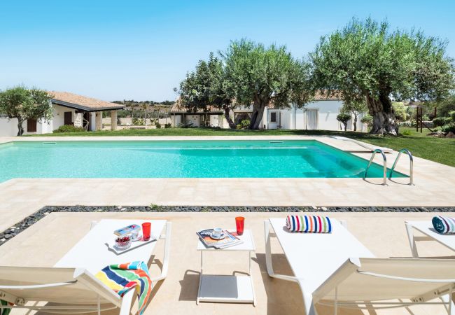 Villa in Rosolini - Country house with private pool Villa in Rosolini - Country house with private pool