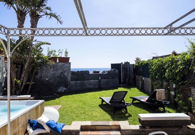 Villa in Santa Tecla di Acireale - Villa with Jacuzzi, direct access to the sea,  Santa Tecla, Sicily Villa in Santa Tecla di Acireale - Villa with Jacuzzi, direct access to the sea,  Santa Tecla, Sicily