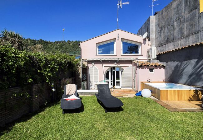 Villa in Santa Tecla di Acireale - Villa with Jacuzzi, direct access to the sea,  Santa Tecla, Sicily Villa in Santa Tecla di Acireale - Villa with Jacuzzi, direct access to the sea,  Santa Tecla, Sicily