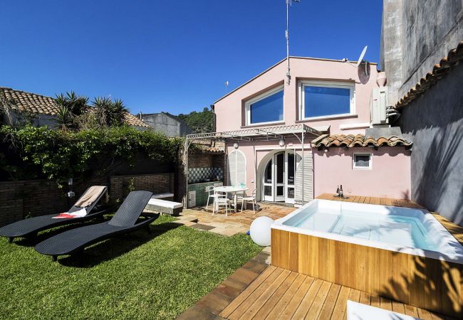 Villa in Santa Tecla di Acireale - Villa with Jacuzzi, direct access to the sea,  Santa Tecla, Sicily Villa in Santa Tecla di Acireale - Villa with Jacuzzi, direct access to the sea,  Santa Tecla, Sicily