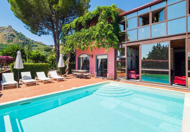 Villa in Taormina - Premium villa with pool in Taormina, Sicily - 10 pax Villa in Taormina - Premium villa with pool in Taormina, Sicily - 10 pax