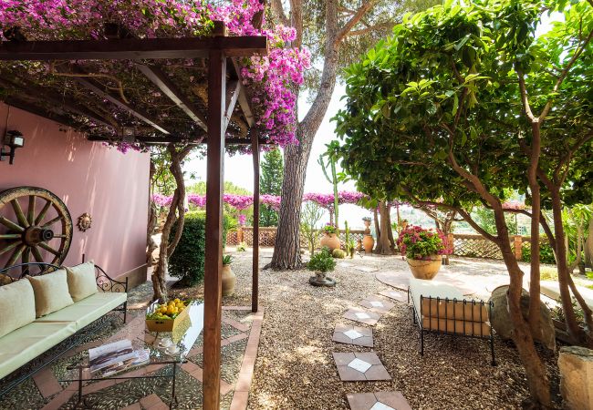 Villa in Taormina - Premium villa with pool in Taormina, Sicily - 10 pax Villa in Taormina - Premium villa with pool in Taormina, Sicily - 10 pax